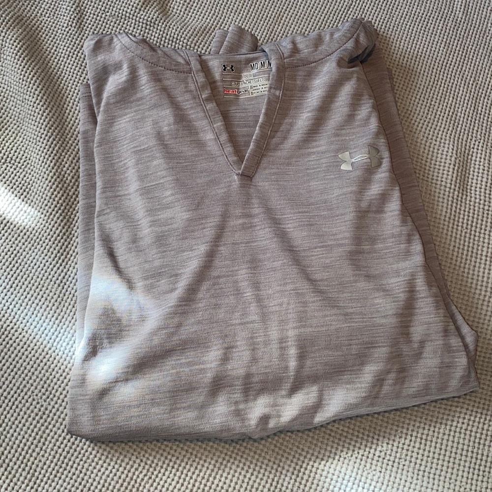 Under armor woman’s hooded long sleeve